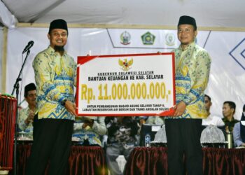 Hadir Pada Ajang STQH, Gubernur Sulsel Serahkan Bantuan Keuangan Rp11 Miliar untuk Pembangunan Masjid Agung Selayar Tahap II