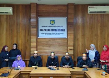 Kenakan Busana Khas Selayar, Dinas PUTR Turut Serta Pada Seremoni Peringatan Hari Ulang Tahun Selayar